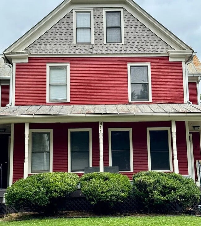 property at 911 Campbell Ave SW