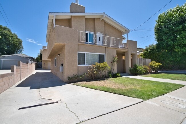 property at 1708 Marshallfield Ln