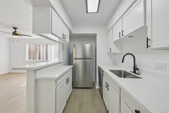 ReNew Greenway in Houston, TX - Foto de edificio - Building Photo