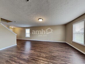 1621 Wagner Dr in Shelbyville, IN - Foto de edificio - Building Photo