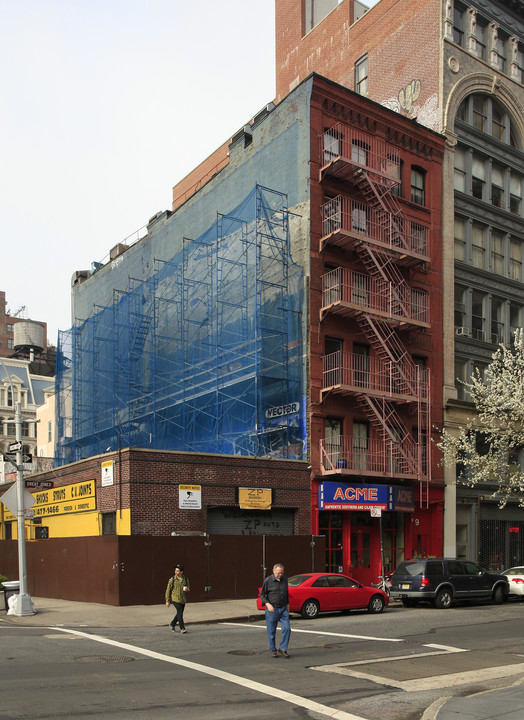 9 Great Jones St in New York, NY - Building Photo