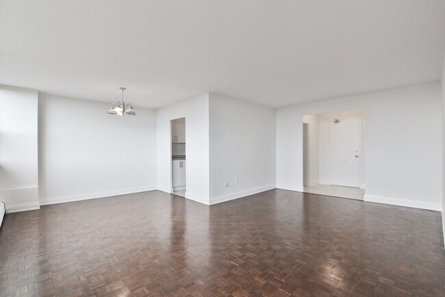 185 Shaughnessy Blvd in Toronto, ON - Building Photo - Building Photo