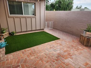 5961 E Thomas Rd in Scottsdale, AZ - Foto de edificio - Building Photo