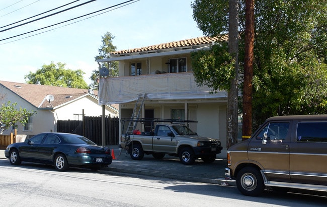 1315 Ebener St in Redwood City, CA - Foto de edificio - Building Photo