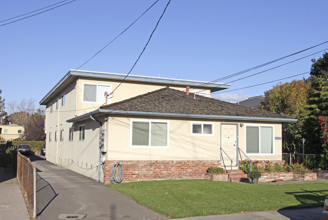 2213 Pacific Ave in Alameda, CA - Foto de edificio