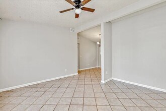 1938 Monteau Drive, Unit Monteau in Jacksonville, FL - Foto de edificio - Building Photo