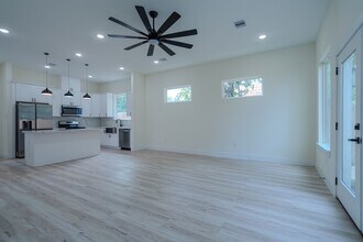 7002 Sidney St in Houston, TX - Building Photo - Building Photo