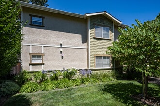 Quail Run in Napa, CA - Building Photo - Building Photo