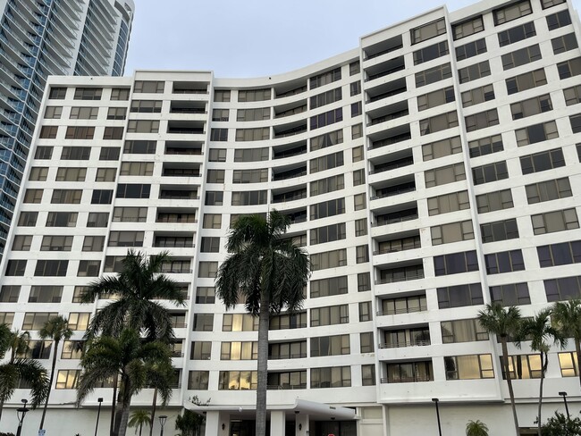 3505 S Ocean Dr, Unit 808 in Hollywood, FL - Foto de edificio - Building Photo