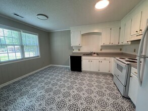 313 E Washington Ave in Bessemer City, NC - Building Photo - Building Photo