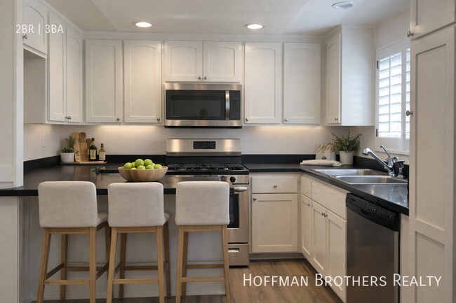 22321 Victory Blvd in Los Angeles, CA - Building Photo - Building Photo