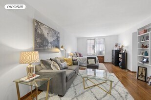 1420 York Ave in New York, NY - Building Photo