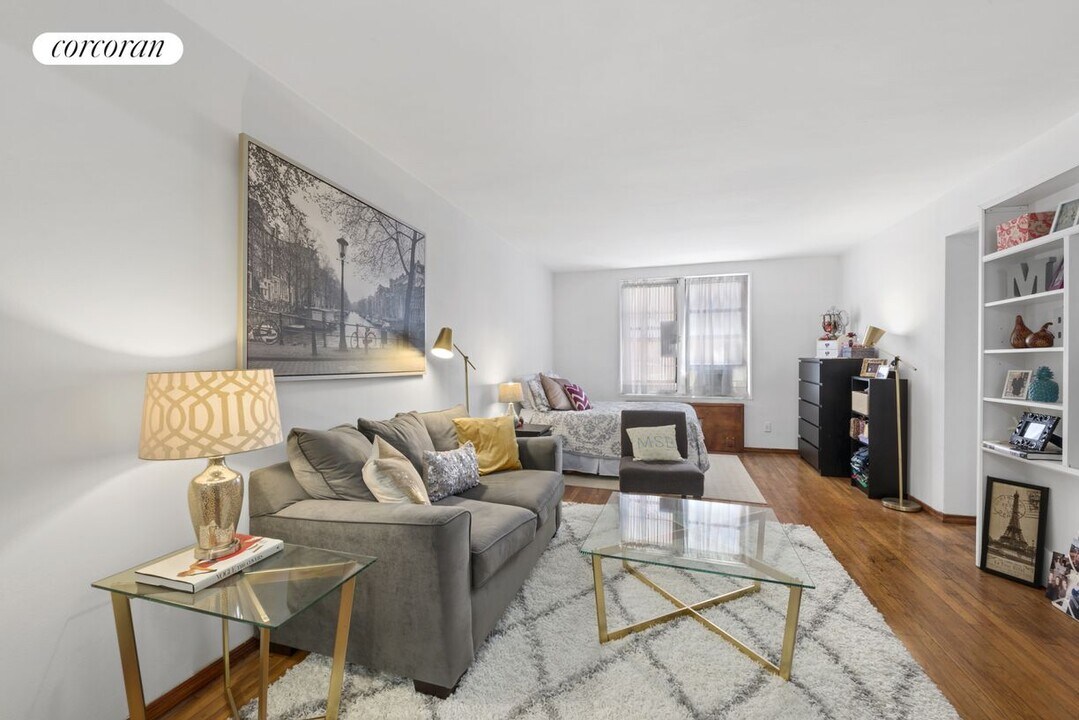 1420 York Ave in New York, NY - Building Photo