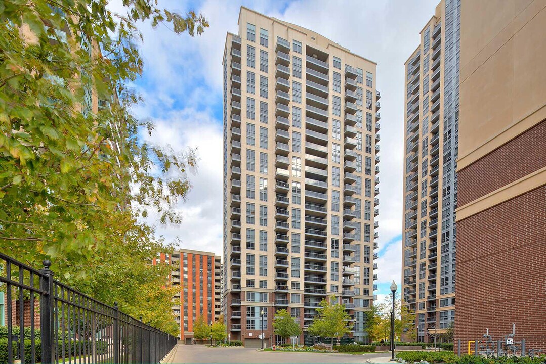 5-2205 Michael Power Pl in Toronto, ON - Building Photo