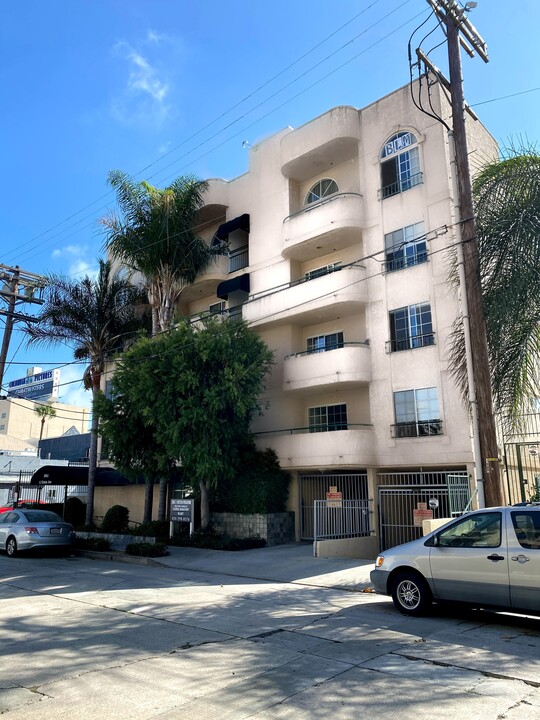 3861 Vinton Ave, Unit 305 in Culver City, CA - Building Photo