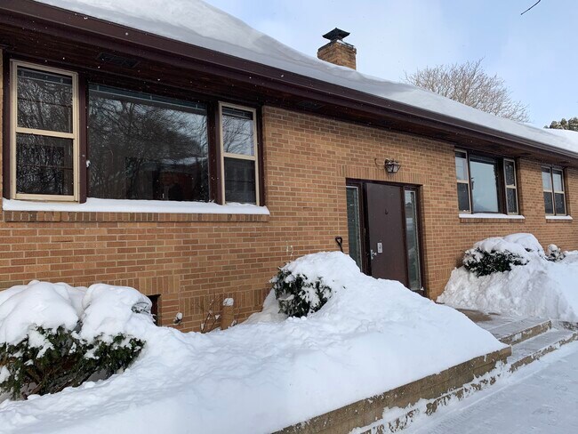 611 Wingra St, Unit 2 in Madison, WI - Building Photo - Building Photo