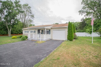 3275 Maryvale Dr in Schenectady, NY - Building Photo - Building Photo