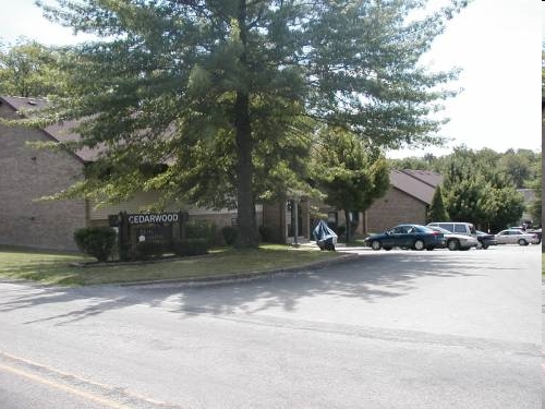 Cedarwood Apartments in Carmichaels, PA - Foto de edificio - Building Photo