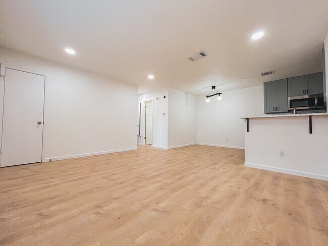 1815 Gracy Farms Ln in Austin, TX - Building Photo - Building Photo