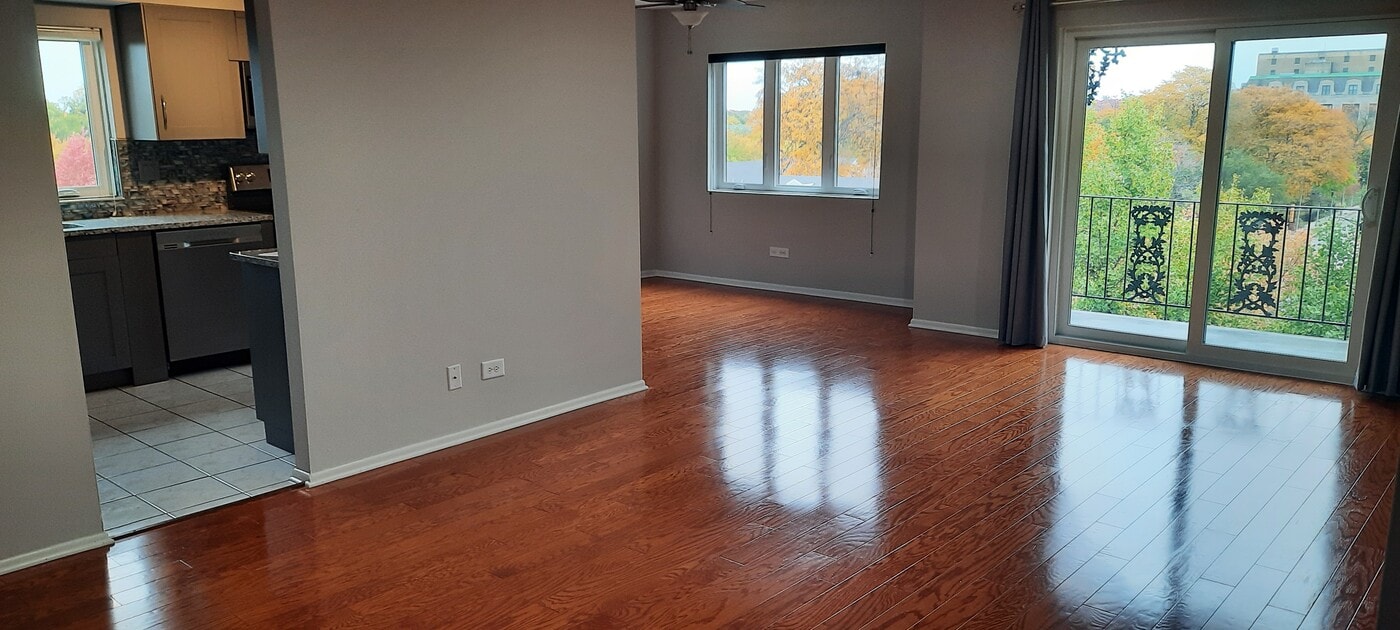 434 Clinton Pl, Unit #604 in River Forest, IL - Foto de edificio