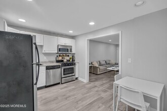 1076 Ocean Ave in Sea Bright, NJ - Building Photo - Building Photo