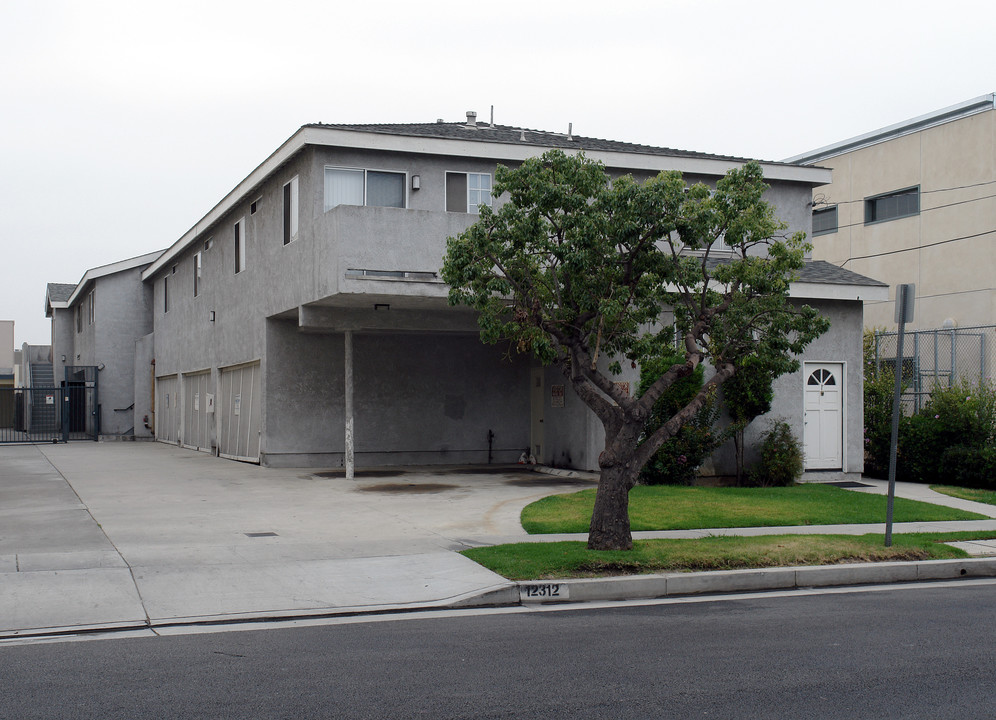 12312 Grevillea in Hawthorne, CA - Building Photo