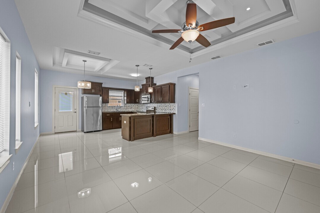812 E Myrtle Beach Ave, Unit 3 in McAllen, TX - Building Photo