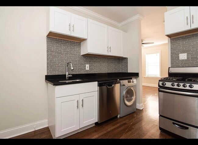 2537 N Seminary Ave in Chicago, IL - Building Photo - Building Photo