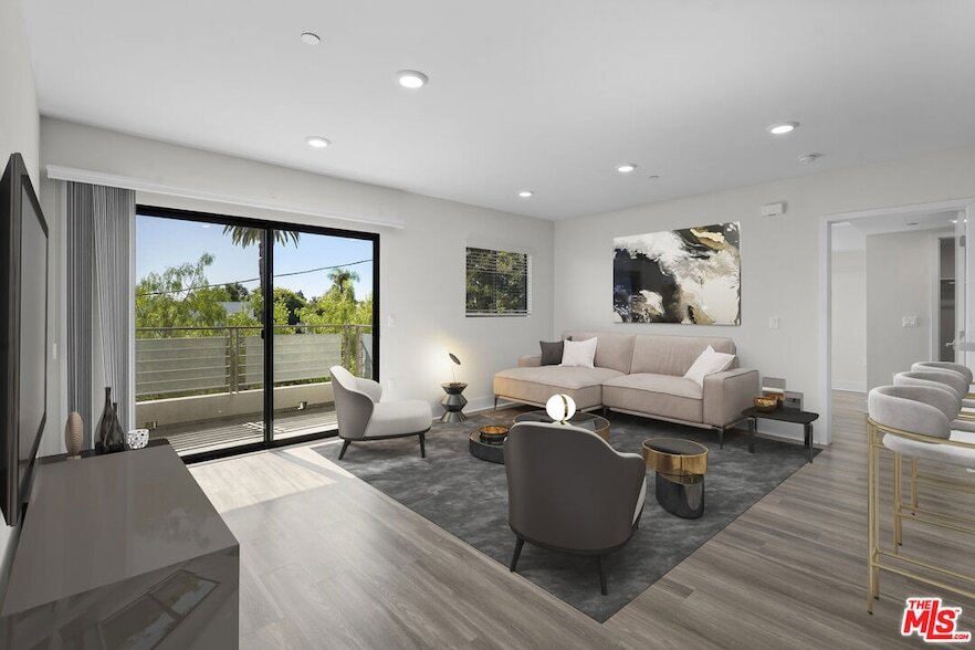 5030 Rosewood Ave in Los Angeles, CA - Foto de edificio