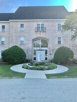 5201 Carriage Way Dr in Rolling Meadows, IL - Building Photo