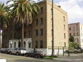 400 Kenmore S Ave, Unit 108