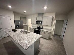 687 Park Pl Blvd in Davenport, FL - Building Photo - Building Photo