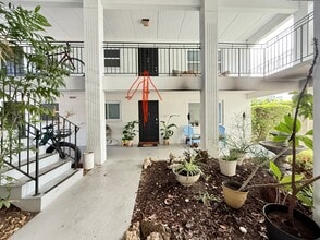 321 35th Ave N, Unit D12 in St. Petersburg, FL - Building Photo - Building Photo