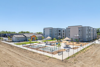 Vista Del Robles Apartments in Woodland, CA - Building Photo - Building Photo