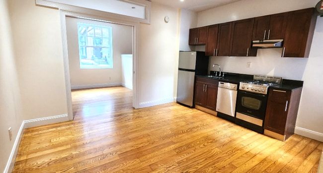 property at 207 W 11th St
