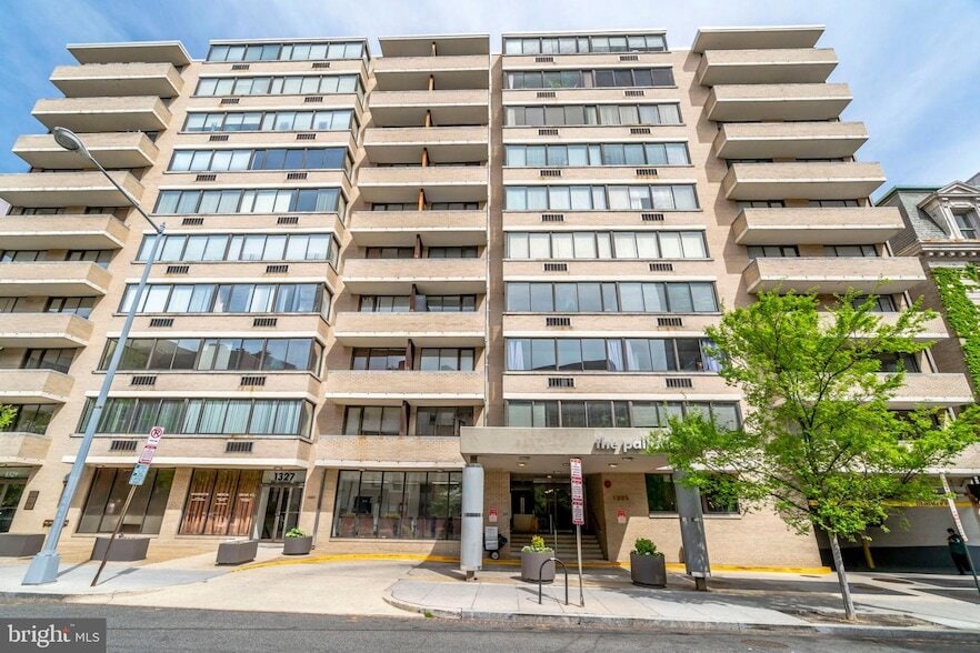 1325 18th St NW, Unit 807 in Washington, DC - Building Photo