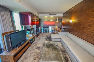 4381 W Flamingo Rd, Unit 2101 in Las Vegas, NV - Building Photo - Building Photo