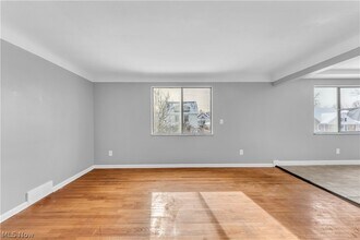 10725 Vernon Ave in Garfield Heights, OH - Foto de edificio - Building Photo