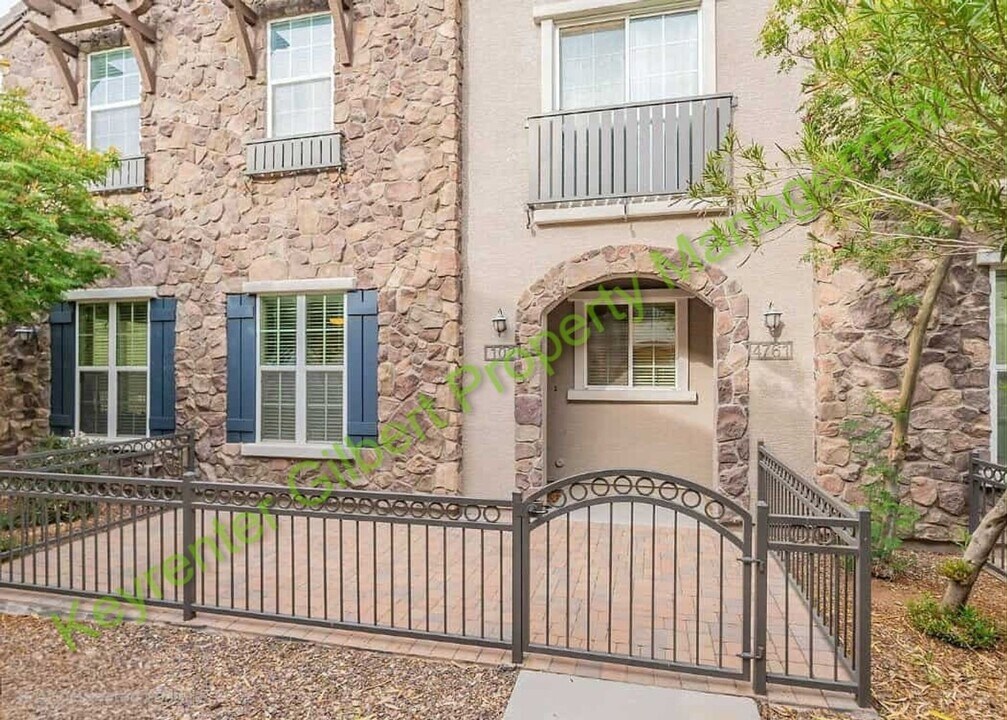 4761 E Portola Valley Dr in Gilbert, AZ - Building Photo