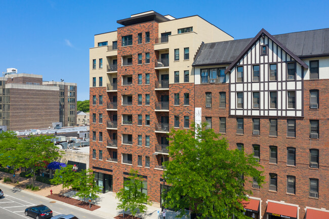 The Merion Addition in Evanston, IL - Foto de edificio - Primary Photo