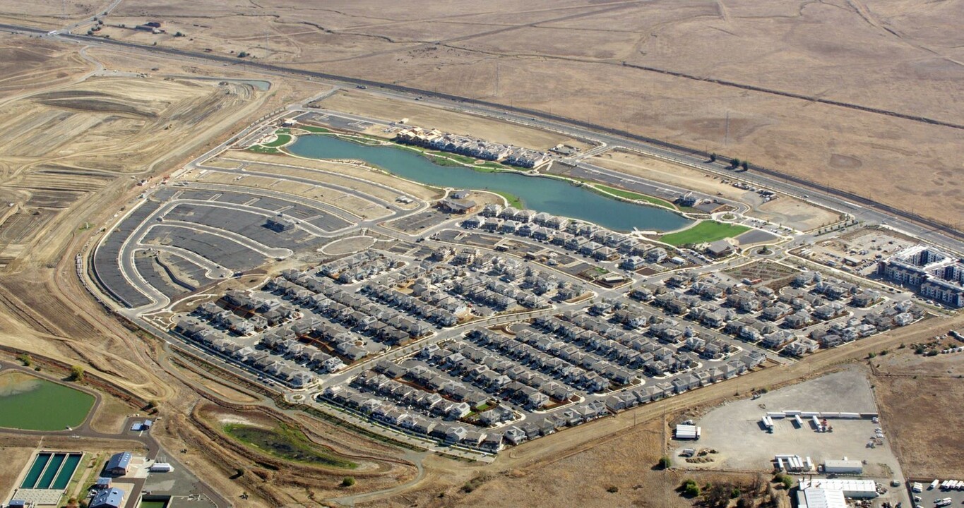 Horizon and Lakeside at One Lake in Vacaville, CA - Building Photo