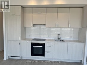 5 Quarrington Ln in Toronto, ON - Building Photo - Building Photo
