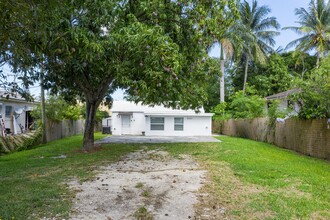 8283 NW 1st Pl in Miami, FL - Building Photo - Building Photo