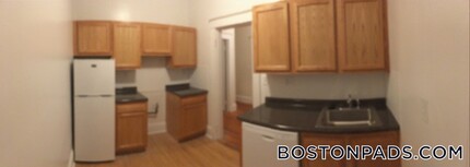 1377 Commonwealth Ave in Boston, MA - Building Photo - Building Photo