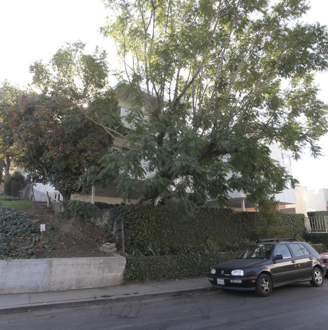 932 Maltman Ave. in Los Angeles, CA - Foto de edificio - Building Photo