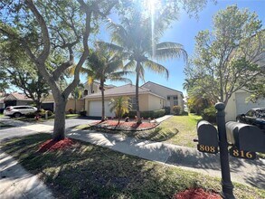 808 Stanton Dr in Weston, FL - Building Photo - Building Photo
