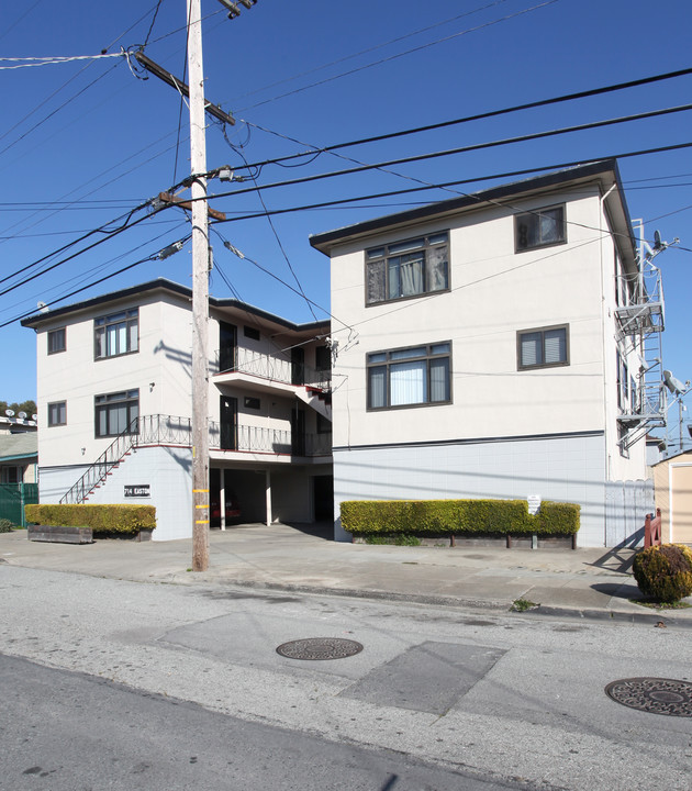 714 Easton Ave in San Bruno, CA - Foto de edificio