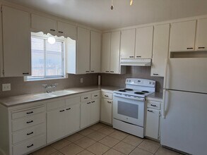 514 W Iris Ave in Visalia, CA - Building Photo - Building Photo