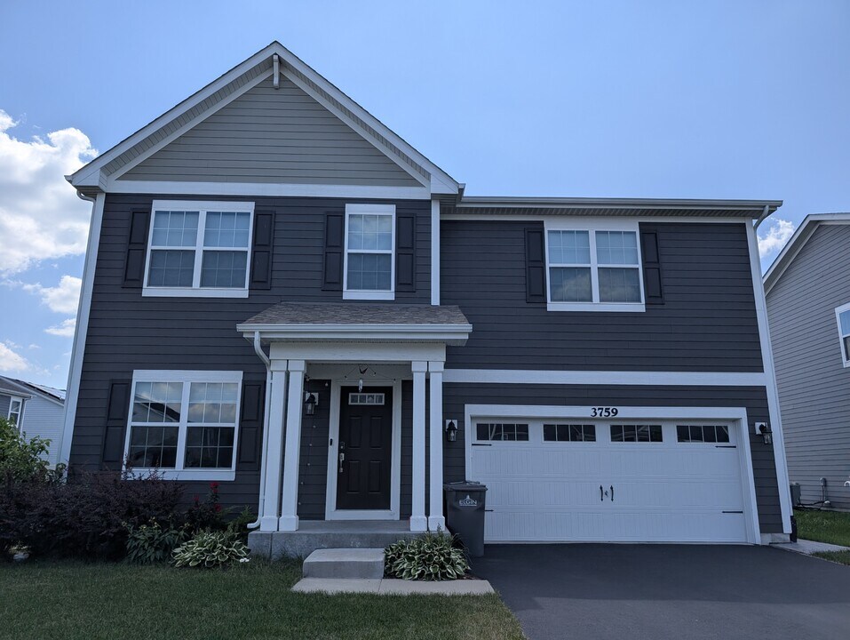 3759 St James Ct in Elgin, IL - Foto de edificio