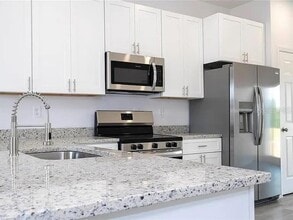 646 Desmoines Ct in Poinciana, FL - Building Photo - Building Photo